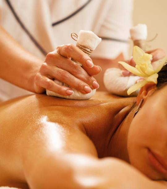 closeup-relaxed-woman-getting-back-massage-with-herbal-balls-health-spa_637285-2100 closeup-relaxed-woman-getting-back-massage-with-herbal-balls-health-spa_637285-2100