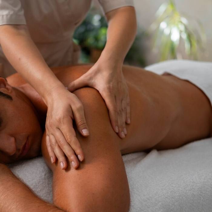 front-view-woman-working-spa_23-2150911786