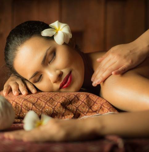 woman-getting-massage-from-another-person_1286-20 woman-getting-massage-from-another-person_1286-20